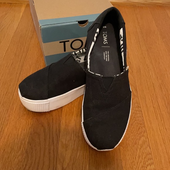 TOMS BLACK CANVAS PLATFORM SHOES - Picture 2 of 6